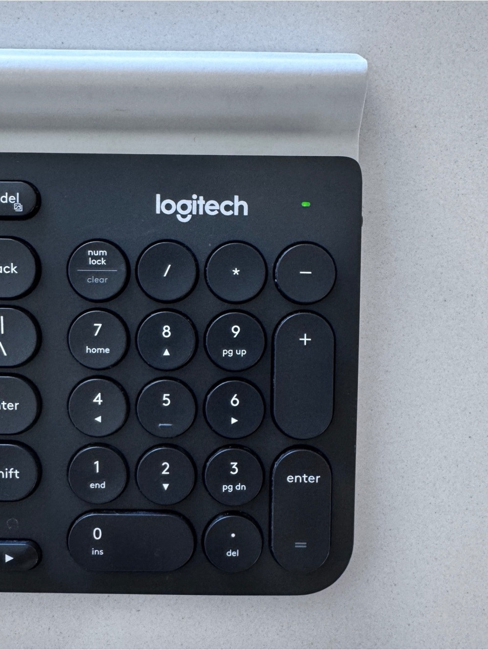 Logitech K780 Multi-Device Wireless Keyboard - Picture 2 of 8